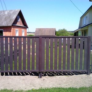 Ворота распашные из вертикального штакетника