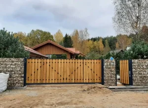 коричневый забор