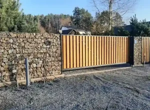 коричневый забор