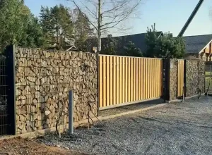 коричневый забор