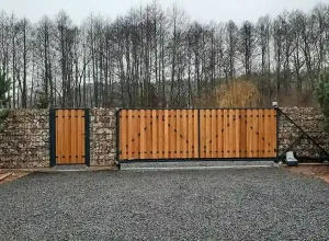 коричневый забор