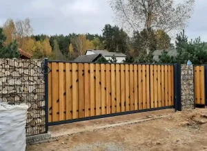 коричневый забор