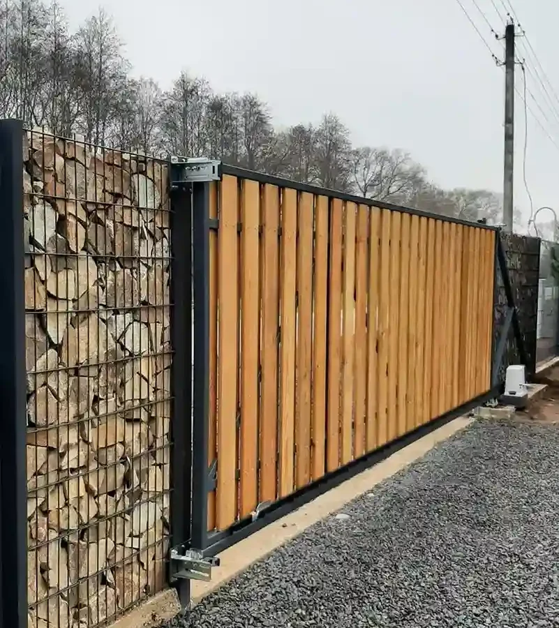 коричневый забор