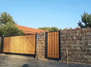 коричневый забор