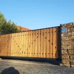 коричневый забор