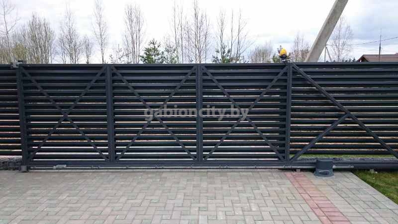 Откатные ворота Ранчо: вид со стороны участка