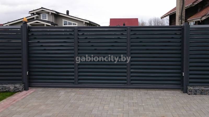 Откатные ворота Ранчо: внешний вид со стороны улицы